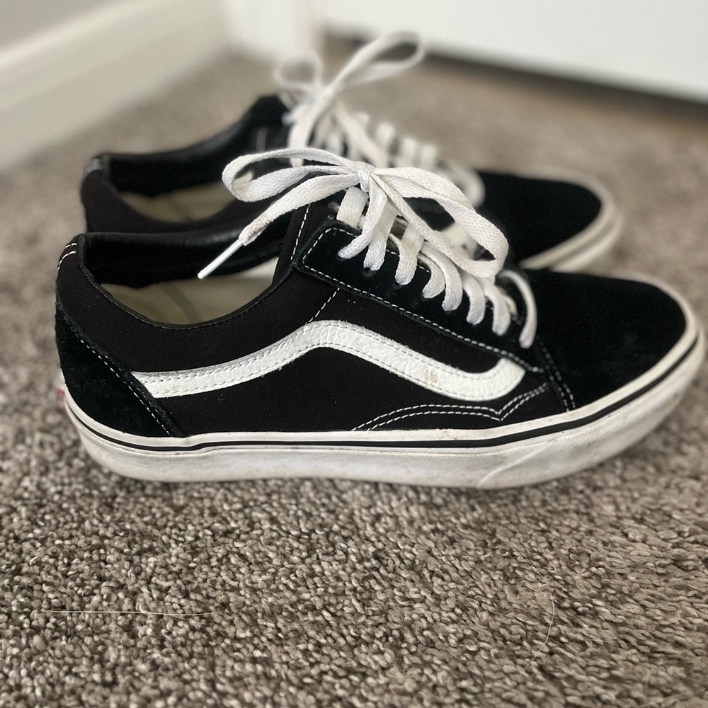 Women’s black vans